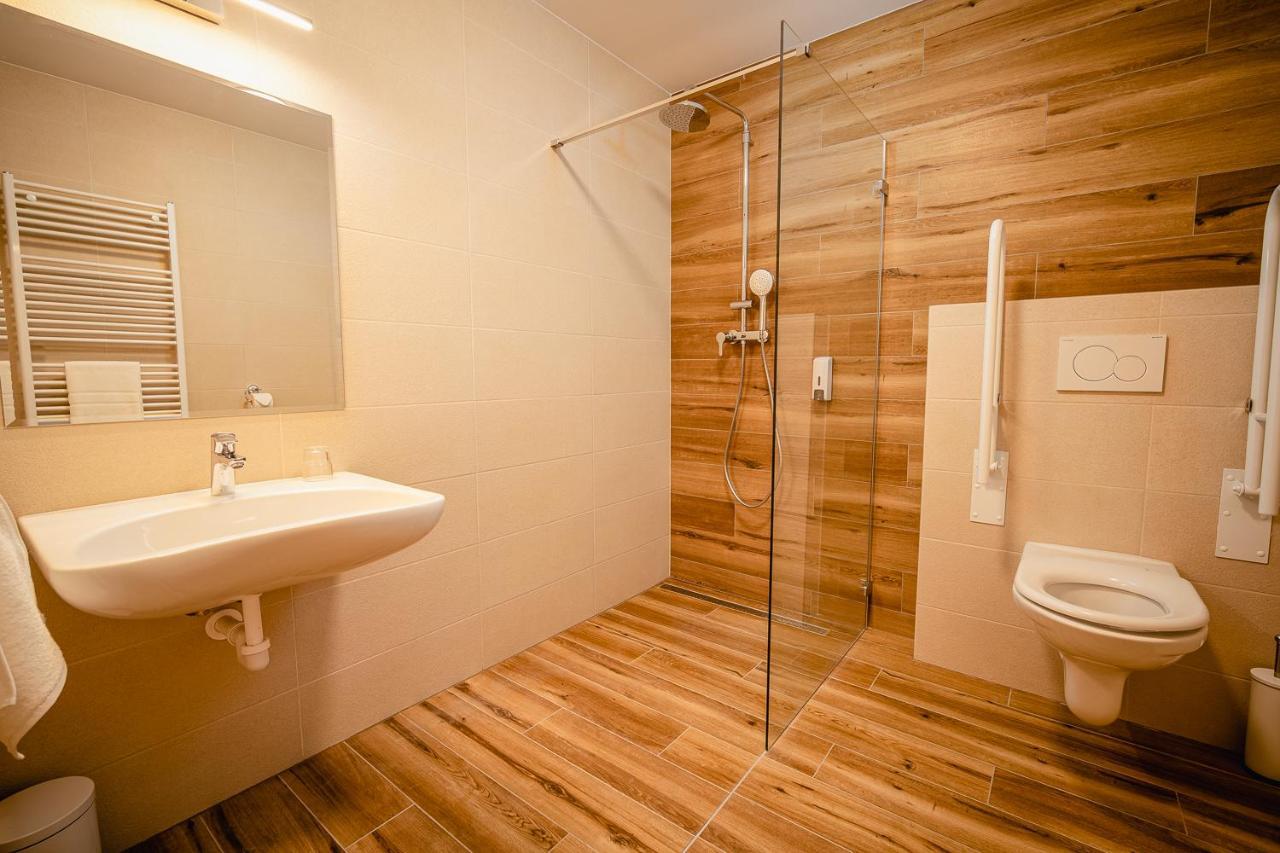 Garni Hotel Dock Bratislava Dış mekan fotoğraf